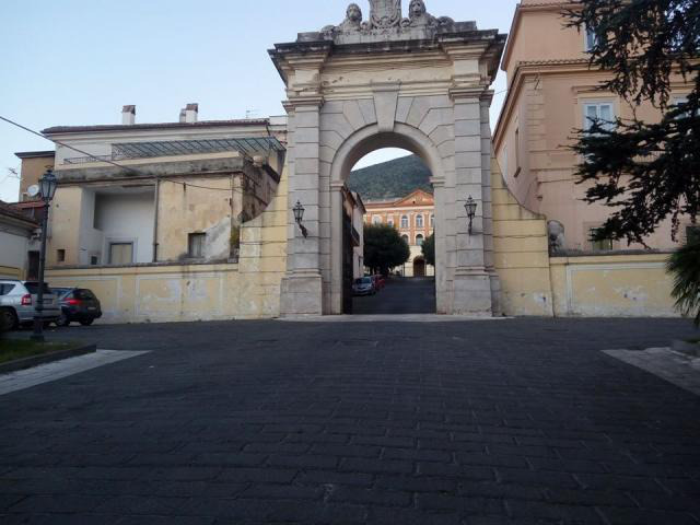 Immagine 1 / 42